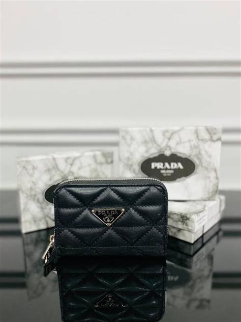 Женские кошельки Prada, купить по цене от 59 000 руб. в 